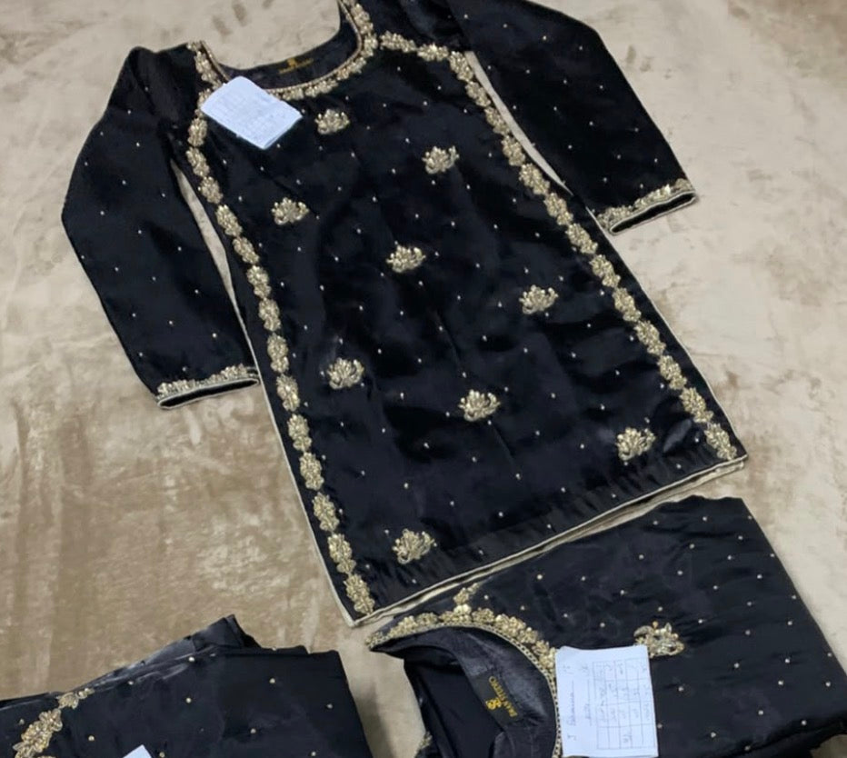 black and gold pakistani outfit