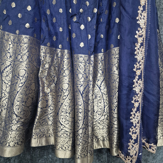 Ladies lehnga size 40 from frontier