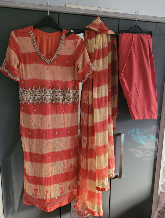 Beautiful heavy embroidered shalwar kameez suit size xs
