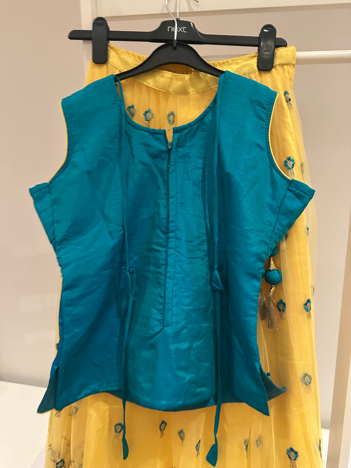 Preloved Indian Girls turquoise and yellow lehenga Age 9-10