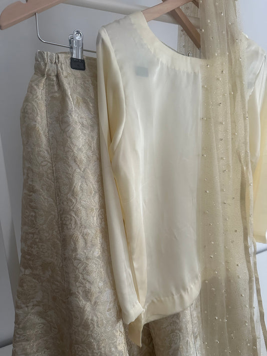 Stunning cream wide leg sharara suit with top and chunni - brand new
