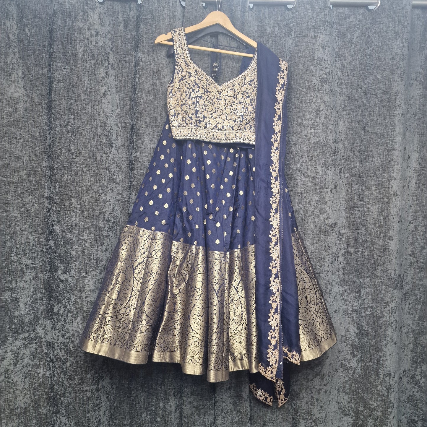 Ladies lehnga size 40 from frontier