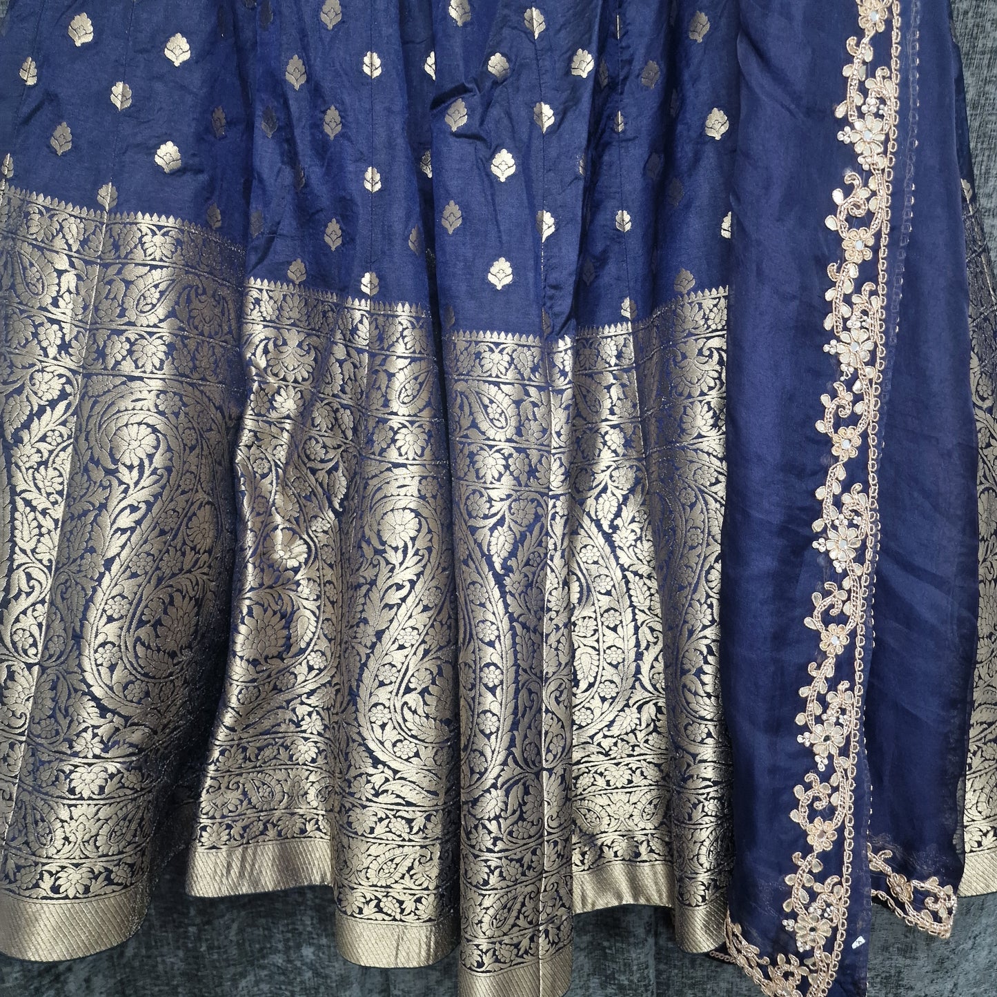 Ladies lehnga size 40 from frontier