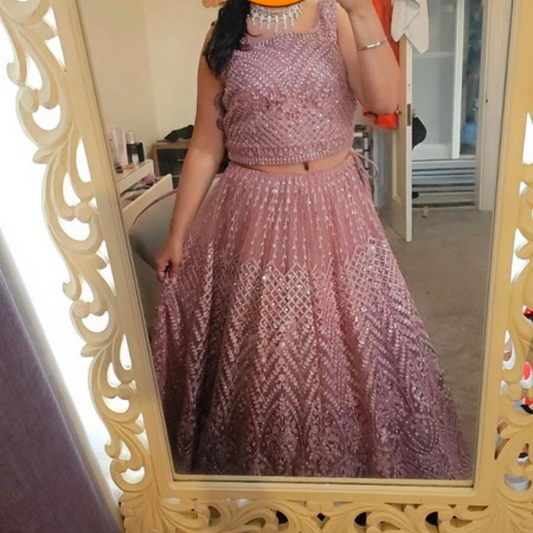 Soft pink leanga with silver detail