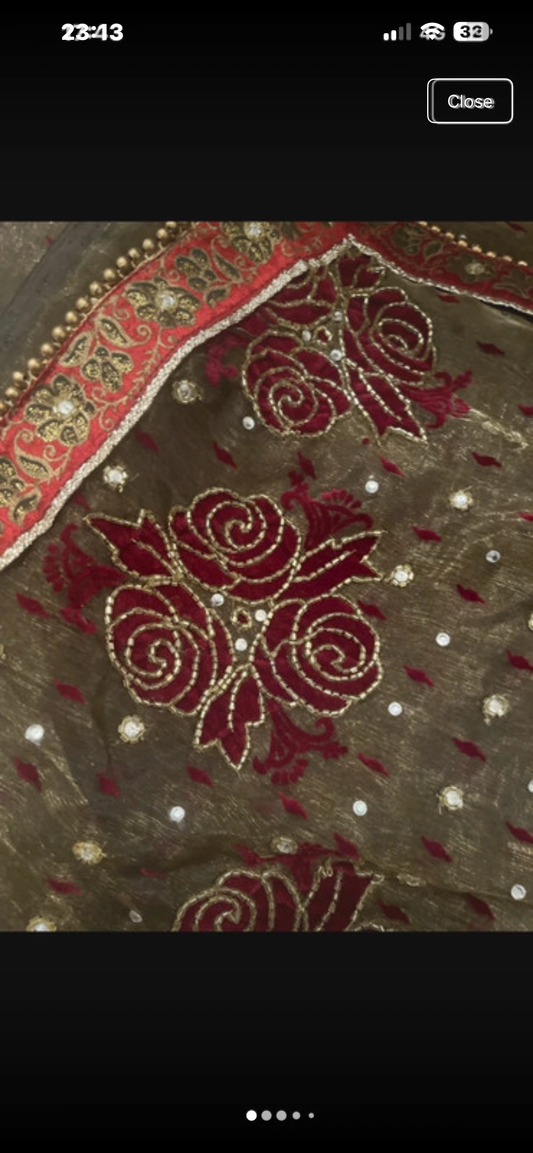 Brown & burgundy sari tissue