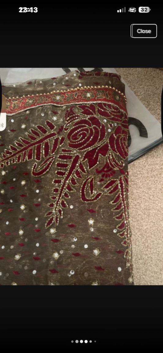 Brown & burgundy sari tissue