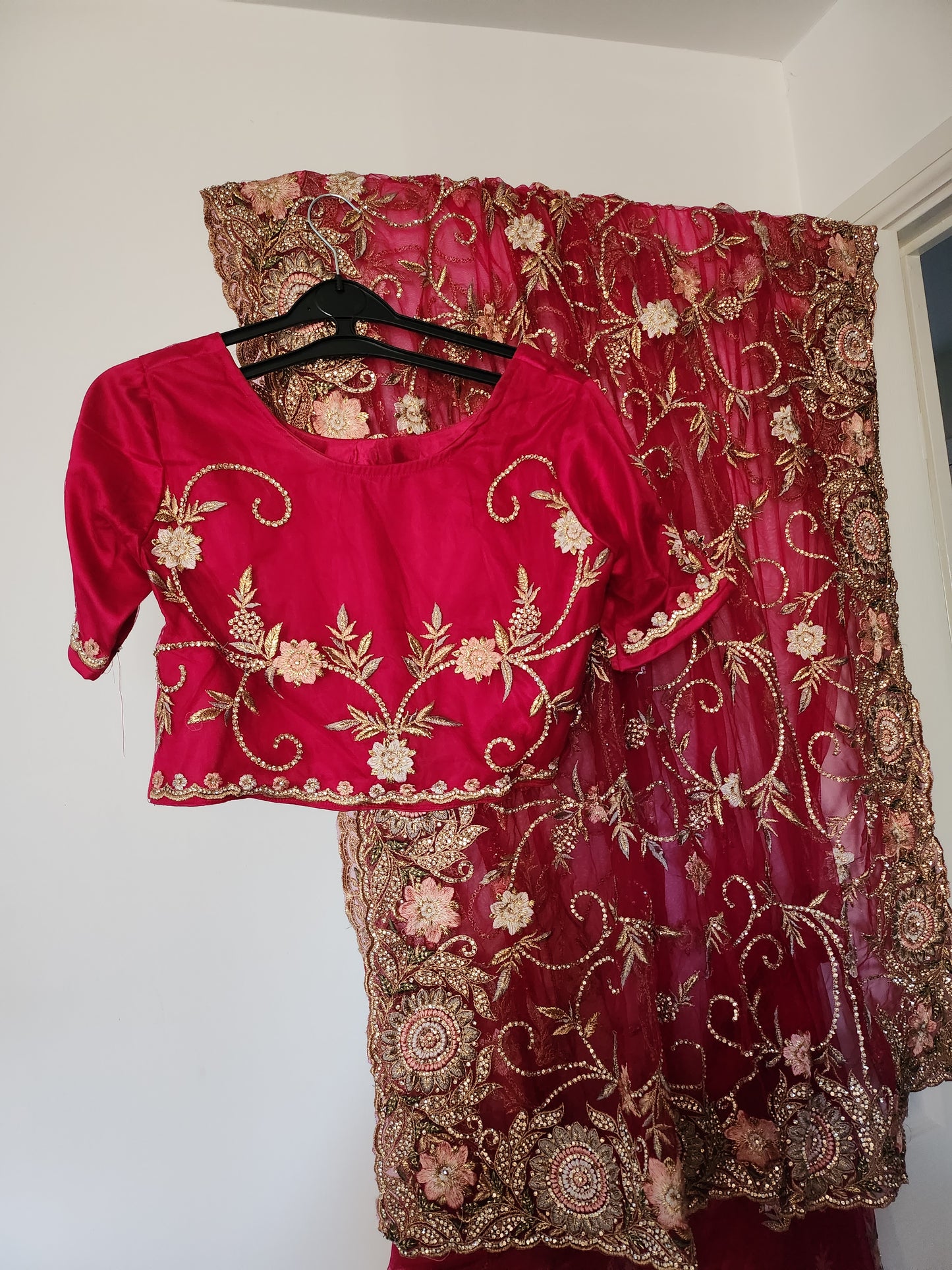 Beautiful stunning sereece and gold sari