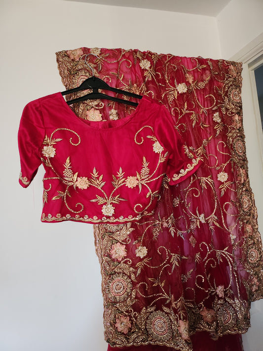Beautiful stunning sereece and gold sari