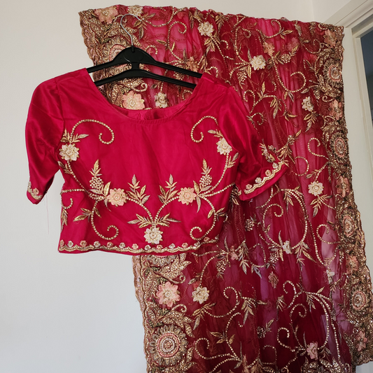 Beautiful stunning sereece and gold sari