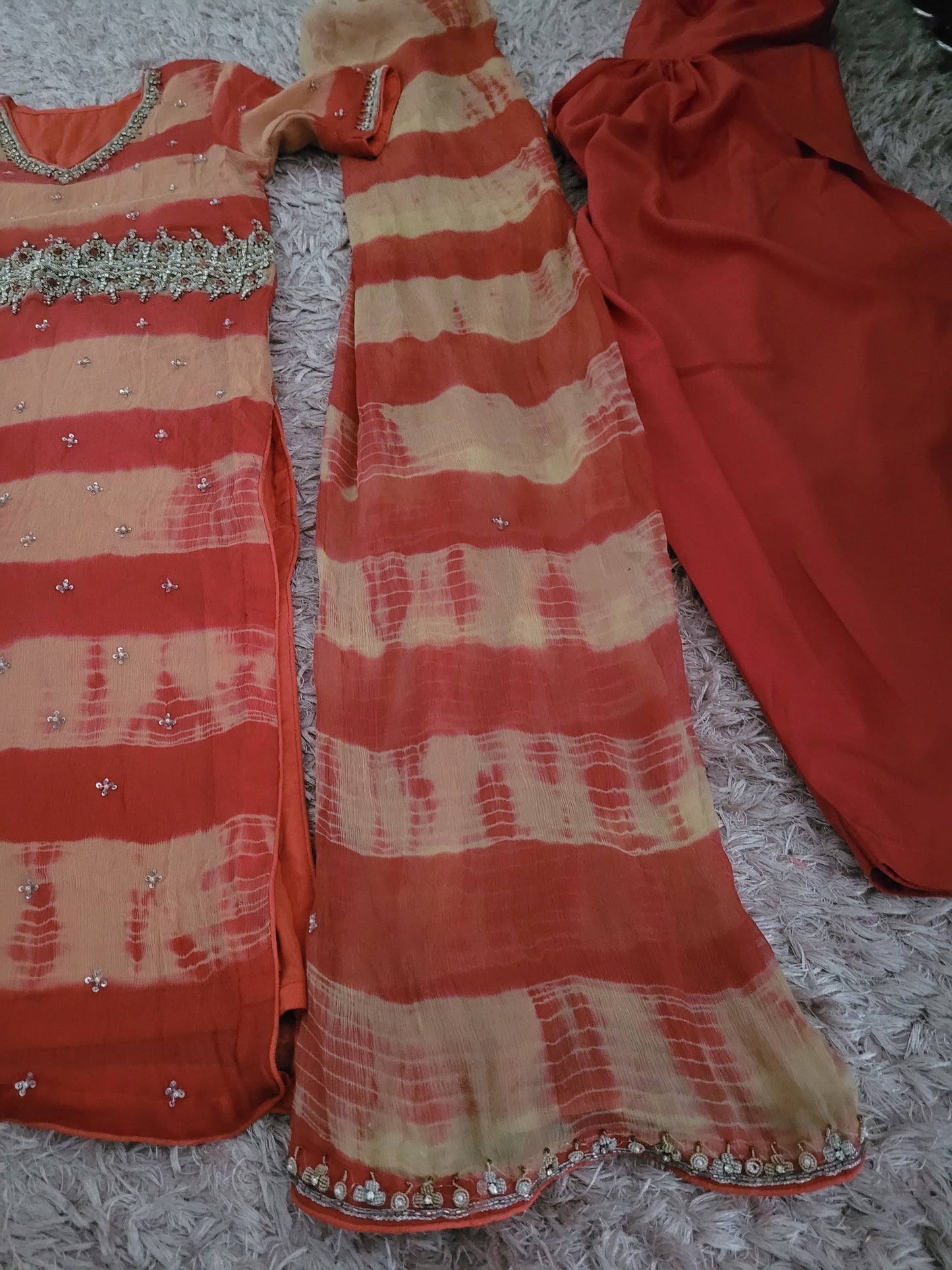 Beautiful heavy embroidered shalwar kameez suit size xs