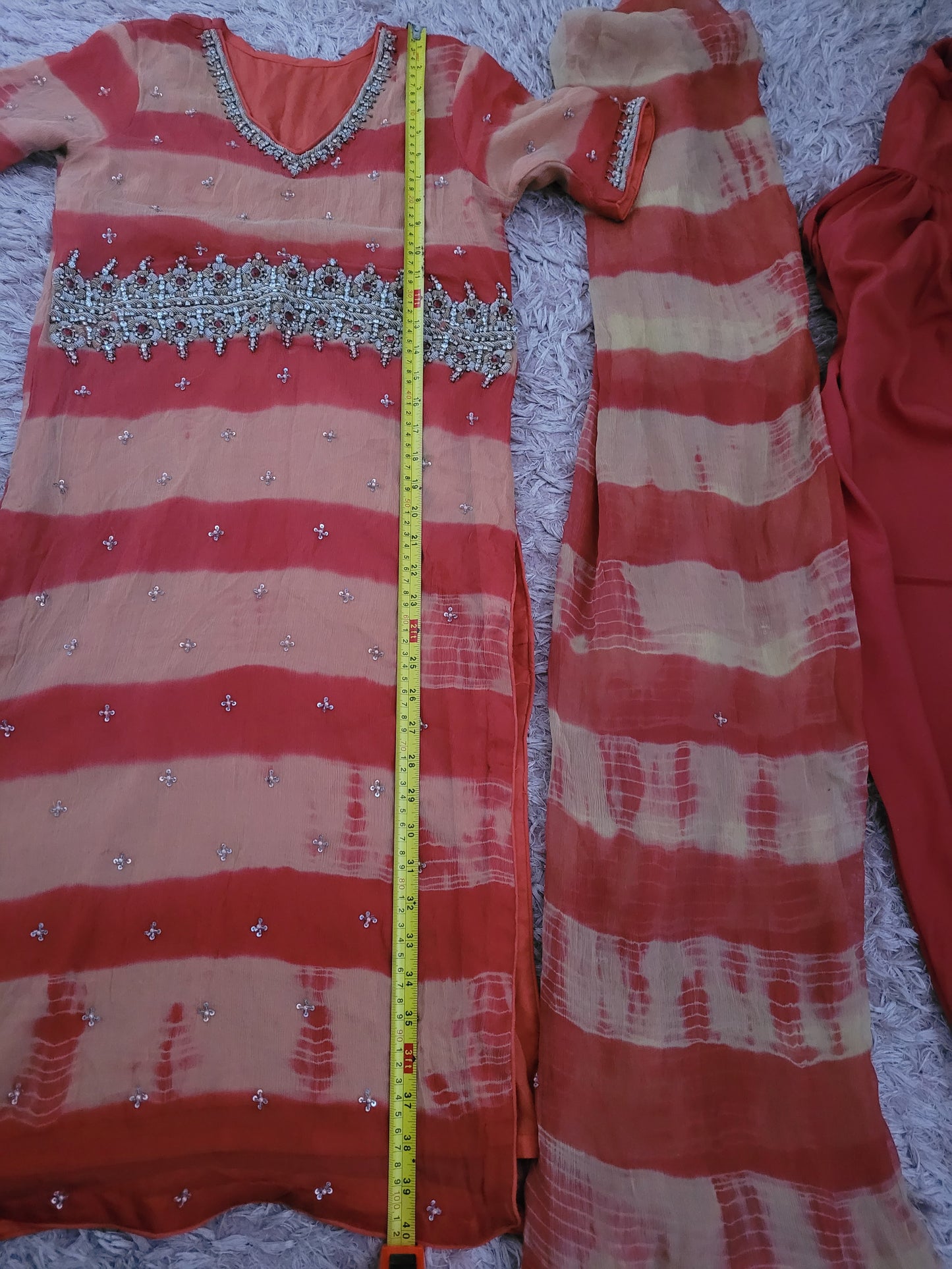 Beautiful heavy embroidered shalwar kameez suit size xs