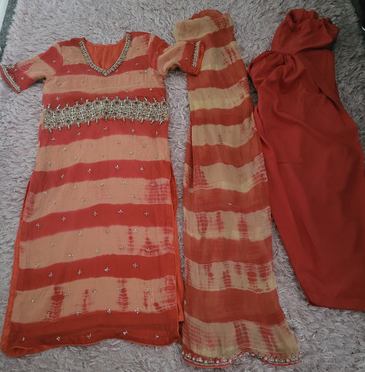 Beautiful heavy embroidered shalwar kameez suit size xs