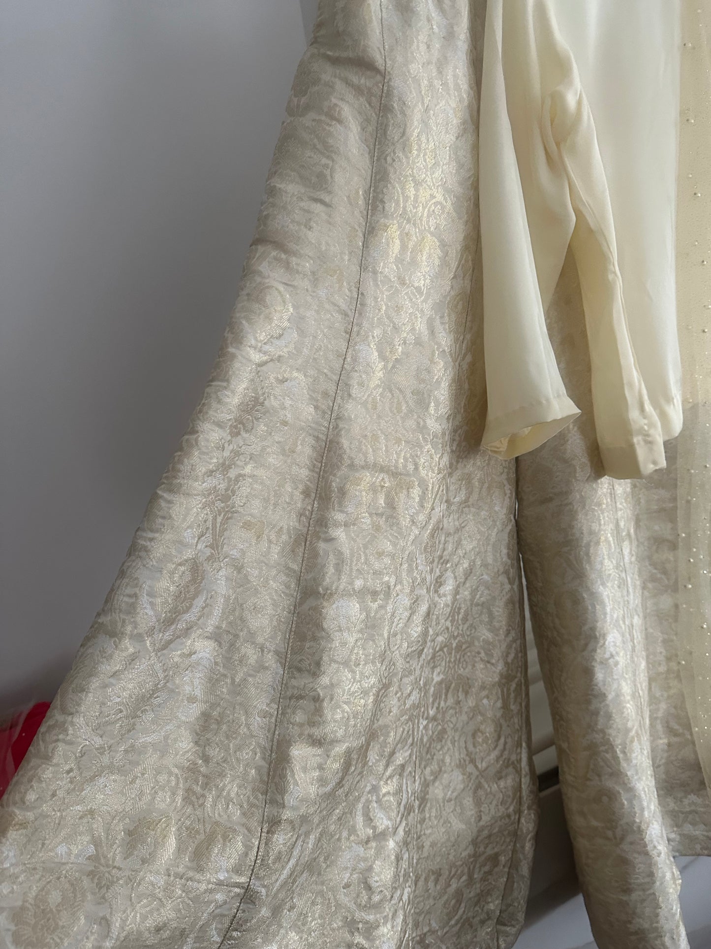 Stunning cream wide leg sharara suit with top and chunni - brand new