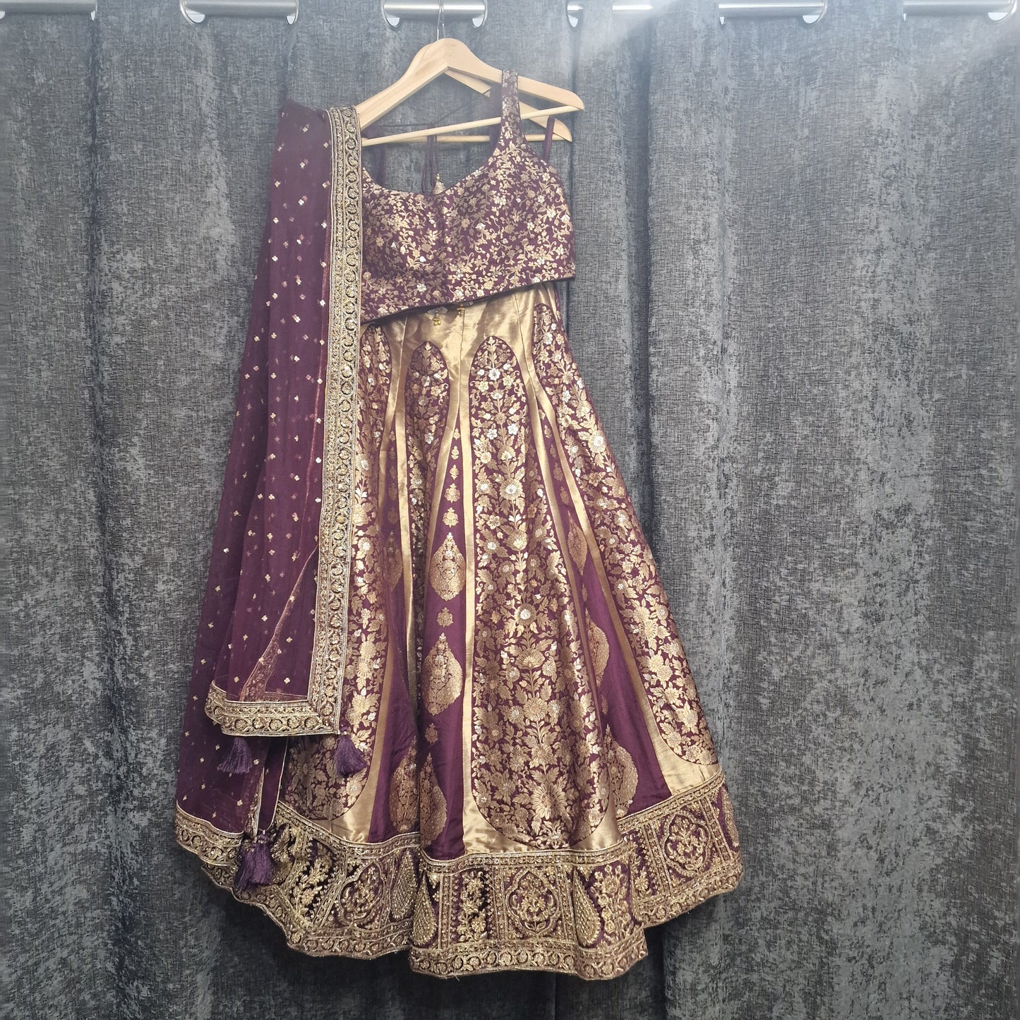 Ladies lehnga size 38 from frontier