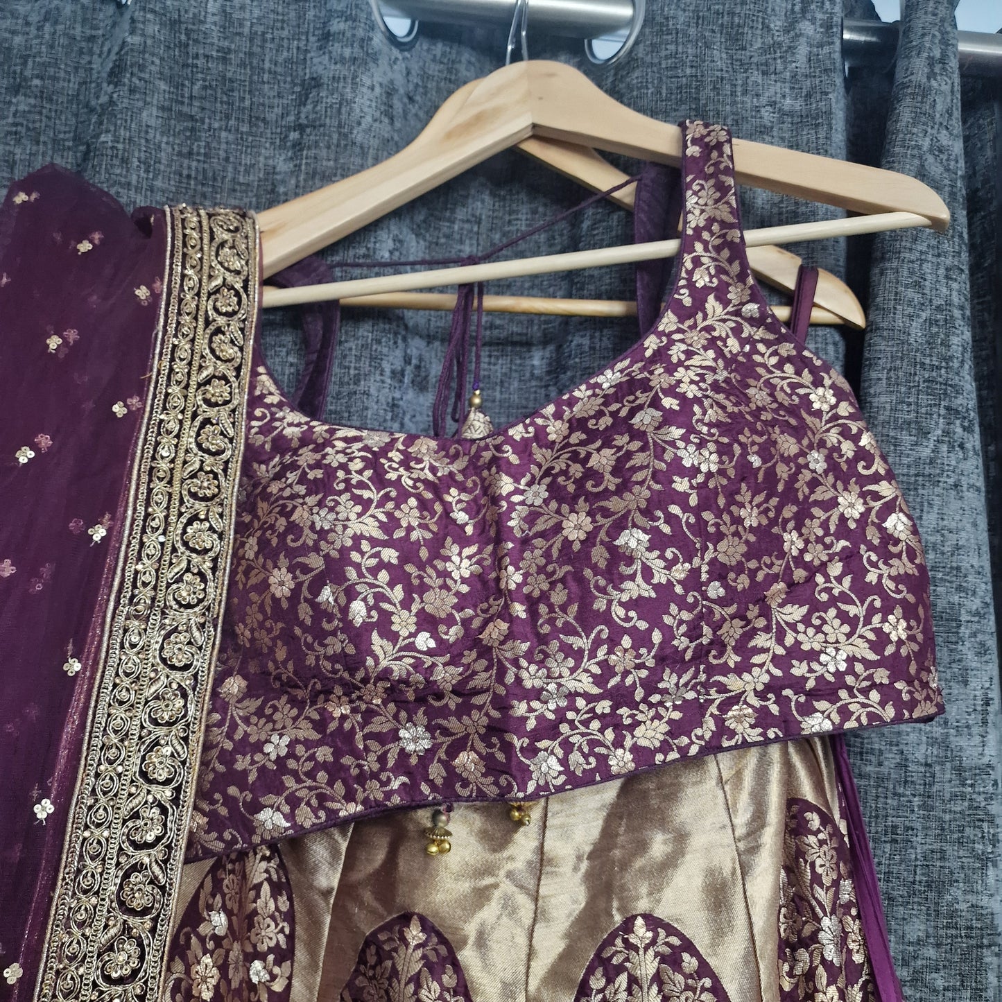 Ladies lehnga size 38 from frontier