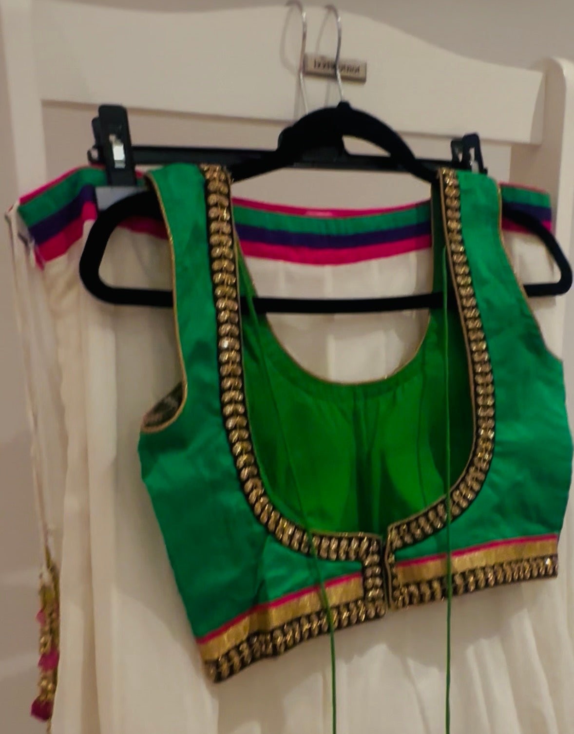 White chiffon lengah