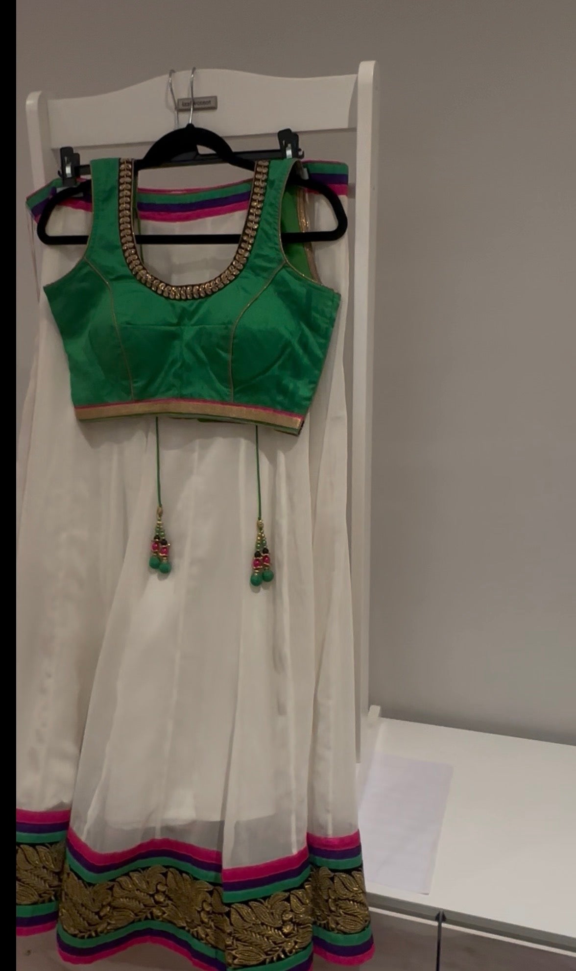 White chiffon lengah