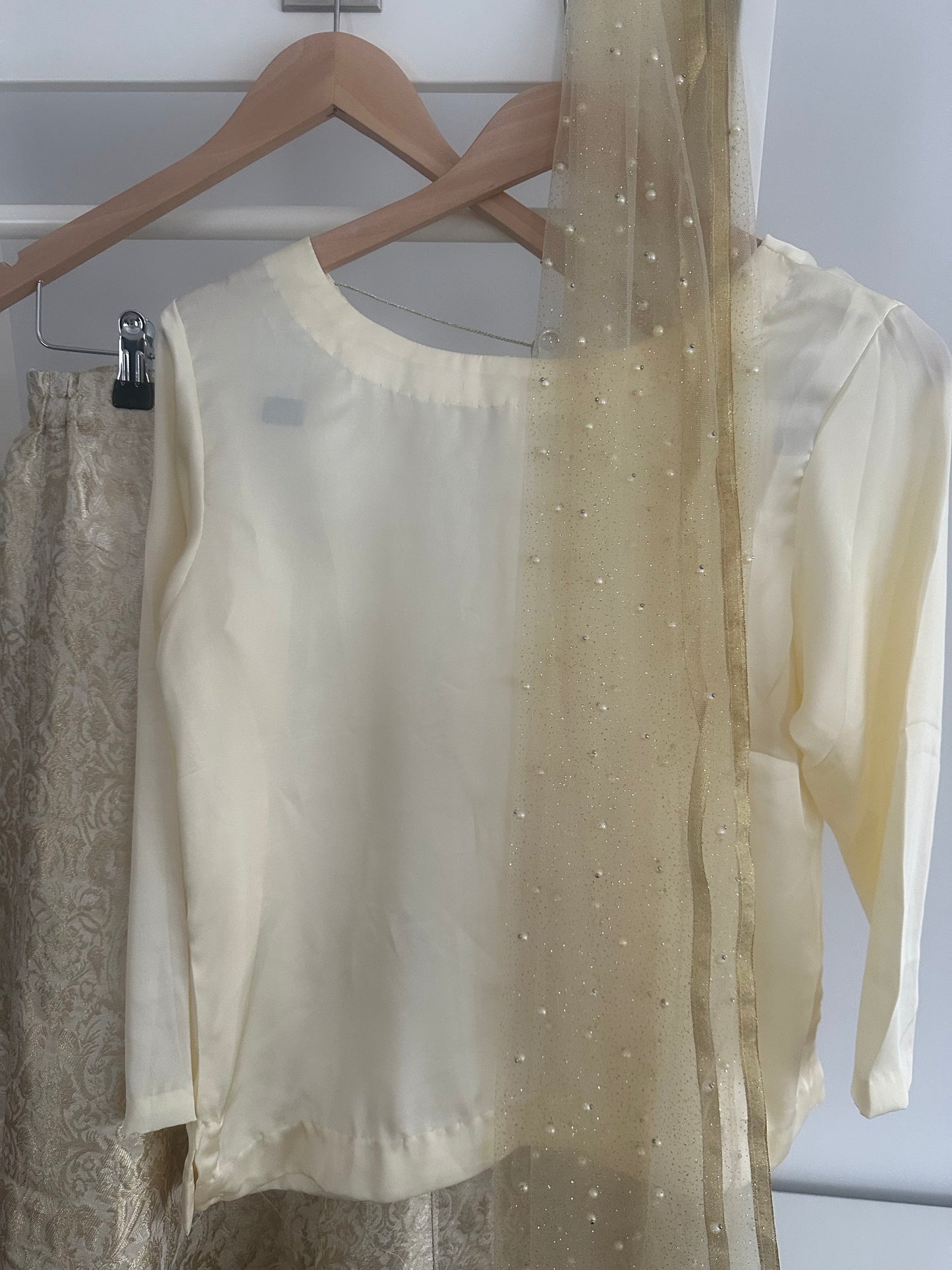 Stunning cream wide leg sharara suit with top and chunni - brand new